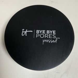 IT Cosmetics bye bye pores pressed powder